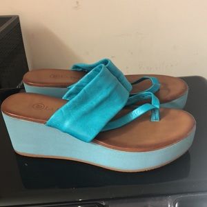 La Pinta Thong Leather Wedge /Platform Sandal Turquoise Sz 7 or EU 38